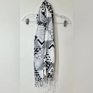 Geometric Black and White Scarf